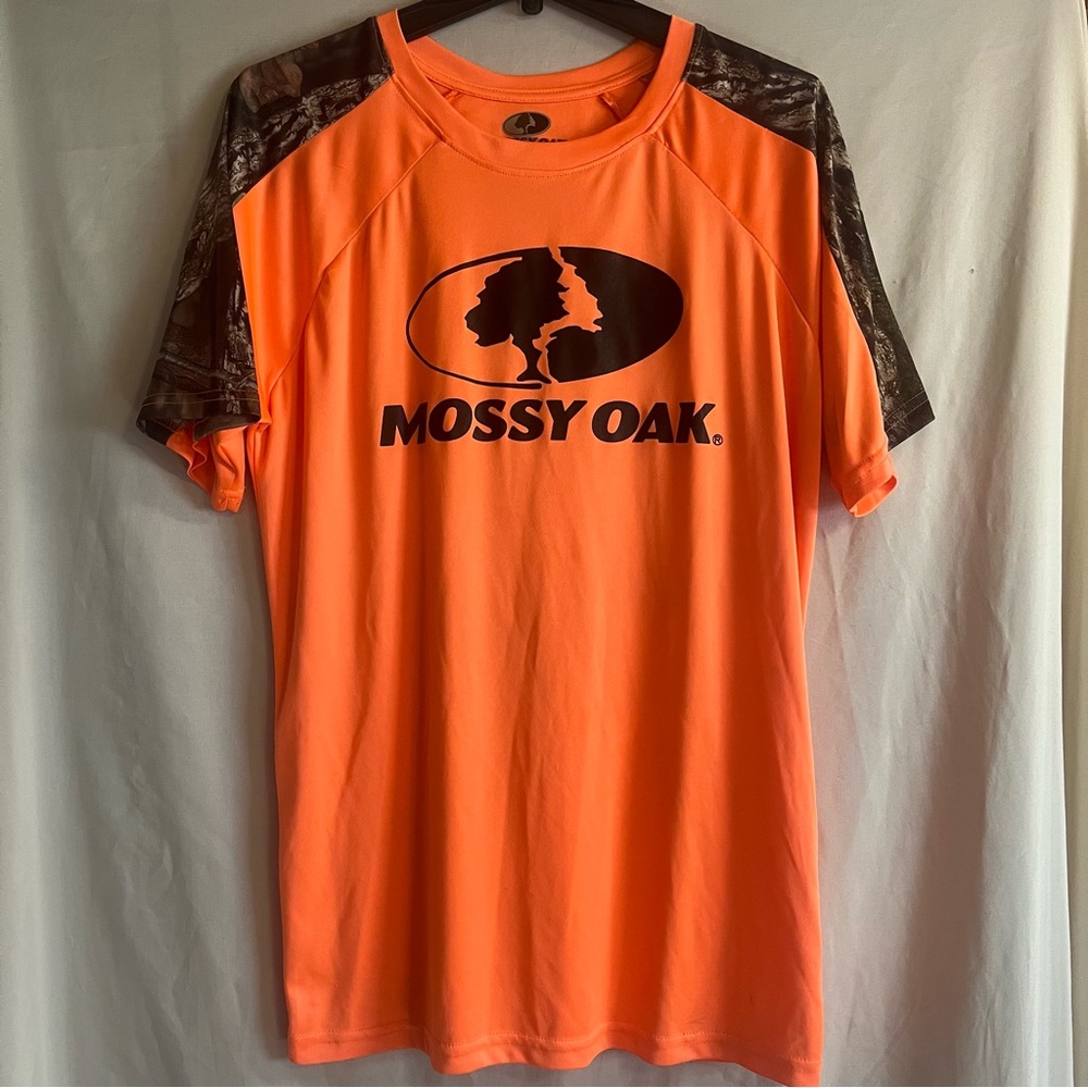 Mossy Oak Dri-fit Men’s orange with camo sleeves T-shirt size Medium